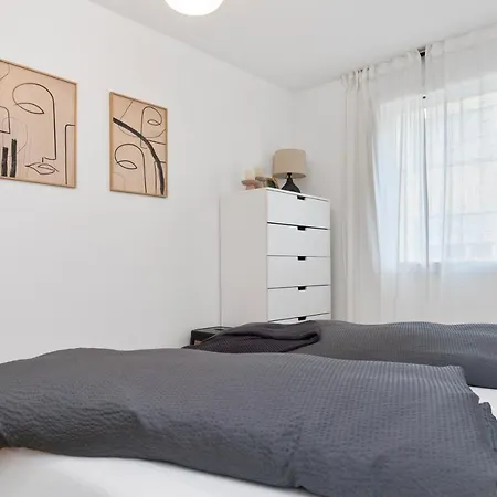 Anytime - An Der Uferpromenade *