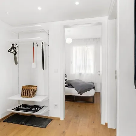 Anytime - An Der Uferpromenade